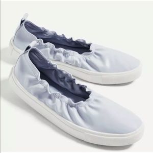 Zara Basic Women light blue Stretch faux leather slip on Sneakers 7.5